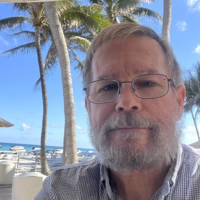 Mike Williams, who makes MediaFlowSwift, outdoors under palm trees
